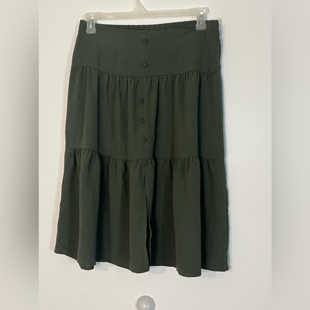 Green tiered skirt
